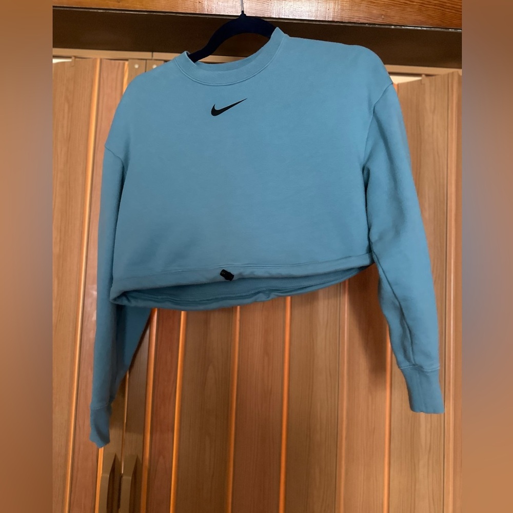 Nike woman’s small cropped sweatshirt